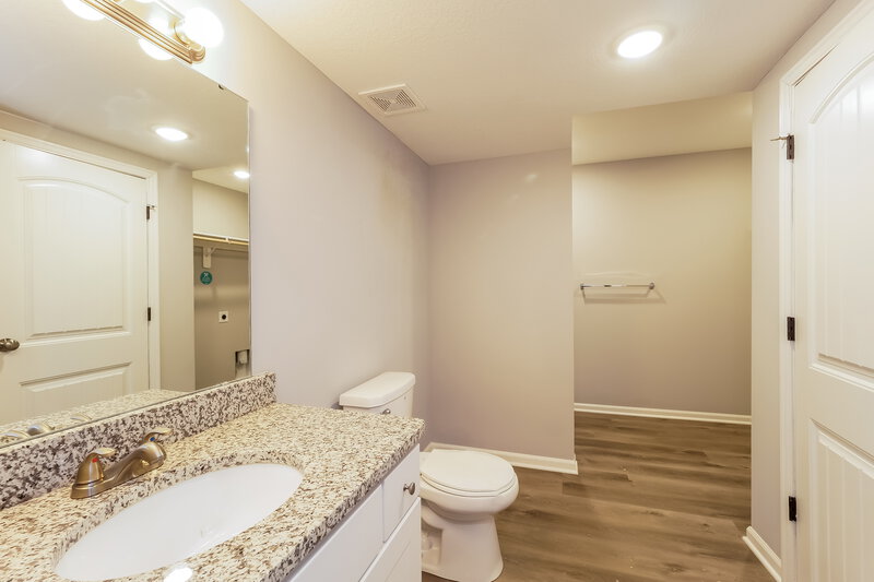 0/Mo, 7530 Overland Dr Belton, MO 64012 Bathroom View
