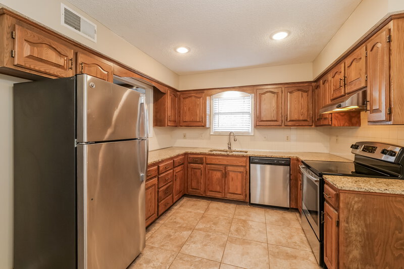 2,405/Mo, 15209 W 125th St Olathe, KS 66062 Kitchen View 2