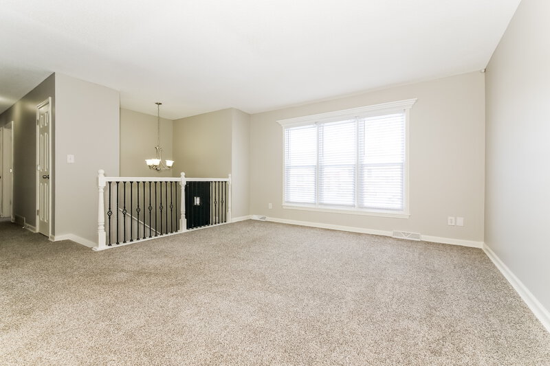 1,725/Mo, 1713 Evergreen St Leavenworth, KS 66048 Living Room View 2