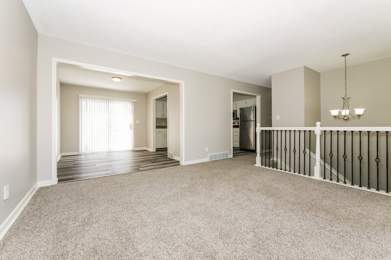 1,725/Mo, 1713 Evergreen St Leavenworth, KS 66048 Living Room View 3