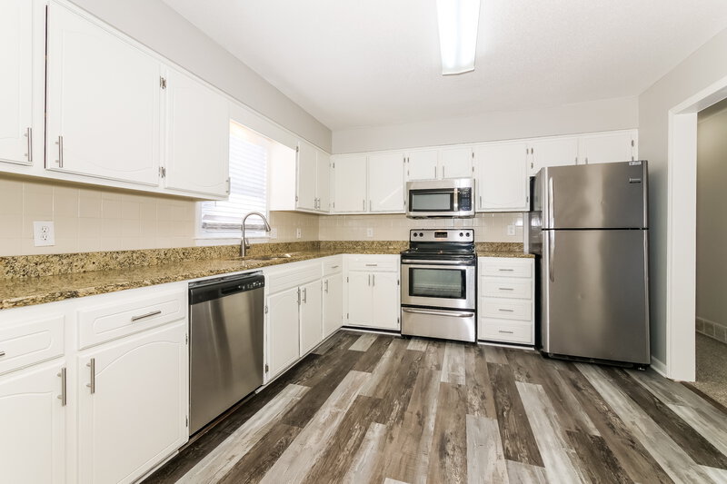 1,725/Mo, 1713 Evergreen St Leavenworth, KS 66048 Kitchen View