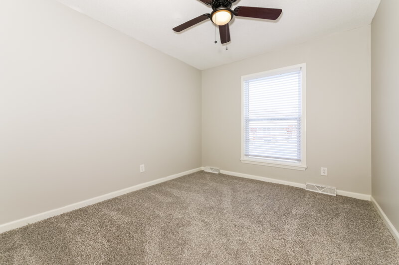 1,725/Mo, 1713 Evergreen St Leavenworth, KS 66048 Bedroom View