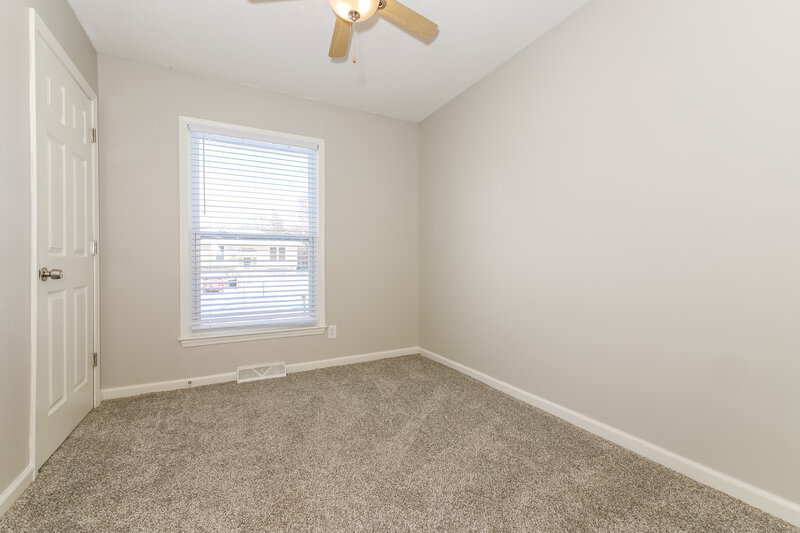 1,725/Mo, 1713 Evergreen St Leavenworth, KS 66048 Bedroom View 2