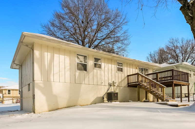 1,725/Mo, 1713 Evergreen St Leavenworth, KS 66048 Rear View