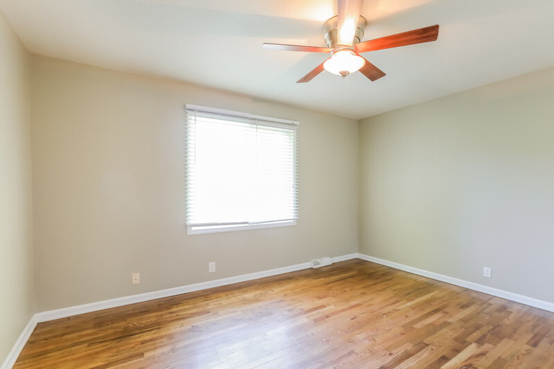 2,060/Mo, 1310 Osage St Leavenworth, KS 66048 Main Bedroom View
