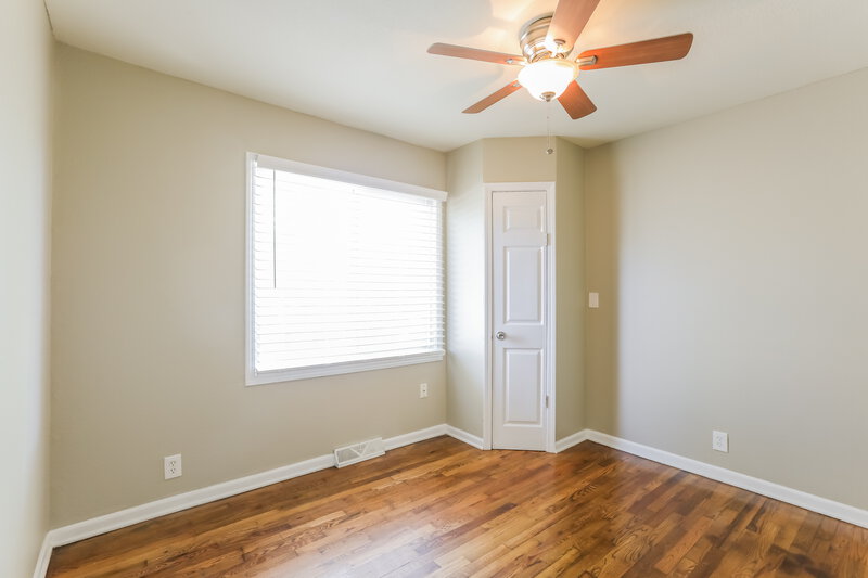 2,060/Mo, 1310 Osage St Leavenworth, KS 66048 Bedroom View