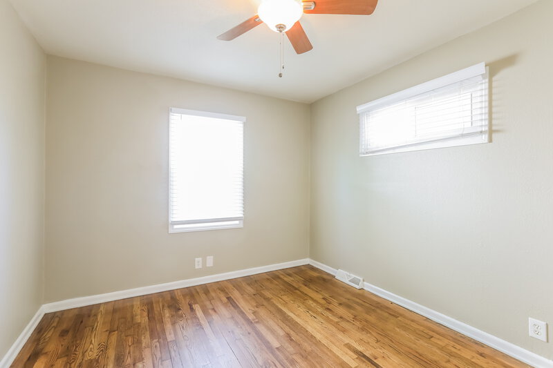 2,060/Mo, 1310 Osage St Leavenworth, KS 66048 Bedroom View 2