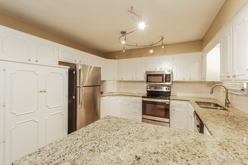 2,275/Mo, 1833 E 152nd Circle Olathe, KS 66062 Kitchen View