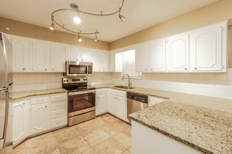 2,275/Mo, 1833 E 152nd Circle Olathe, KS 66062 Kitchen View 2