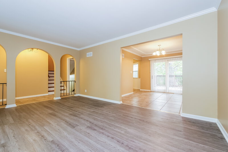 2,625/Mo, 9915 Westgate Ln Lenexa, KS 66215 Living Room View 2