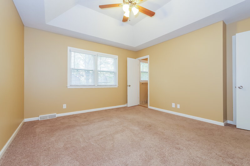 2,625/Mo, 9915 Westgate Ln Lenexa, KS 66215 Main Bedroom View