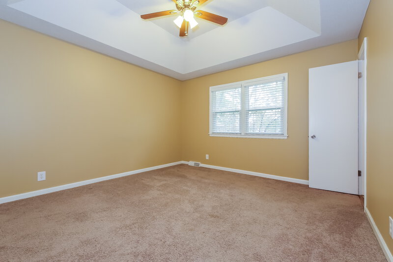 2,625/Mo, 9915 Westgate Ln Lenexa, KS 66215 Main Bedroom View 2