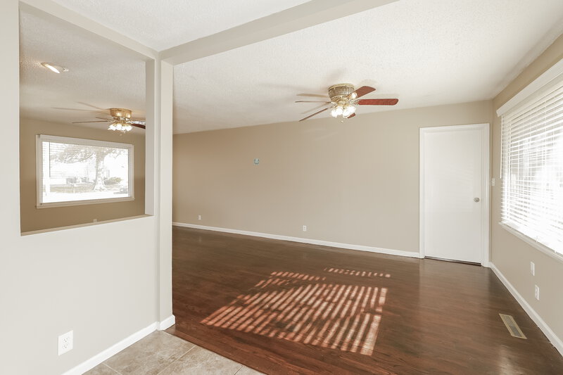 2,050/Mo, 132 Woodland Rd Lansing, KS 66043 Dining Room View