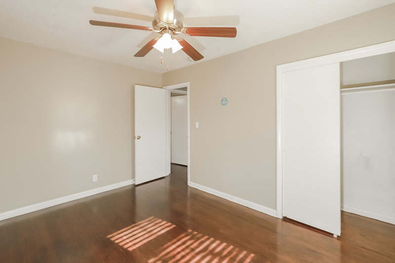 2,050/Mo, 132 Woodland Rd Lansing, KS 66043 Bedroom View