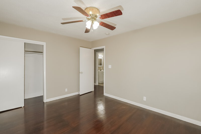 2,050/Mo, 132 Woodland Rd Lansing, KS 66043 Bedroom View 2