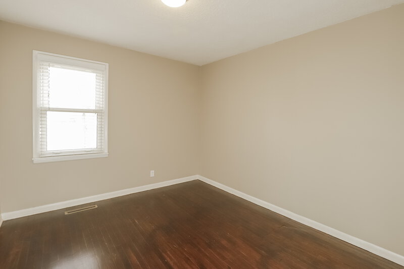 2,050/Mo, 132 Woodland Rd Lansing, KS 66043 Bedroom View 4