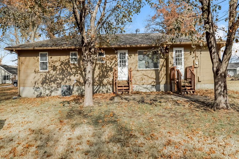 2,050/Mo, 132 Woodland Rd Lansing, KS 66043 Rear View