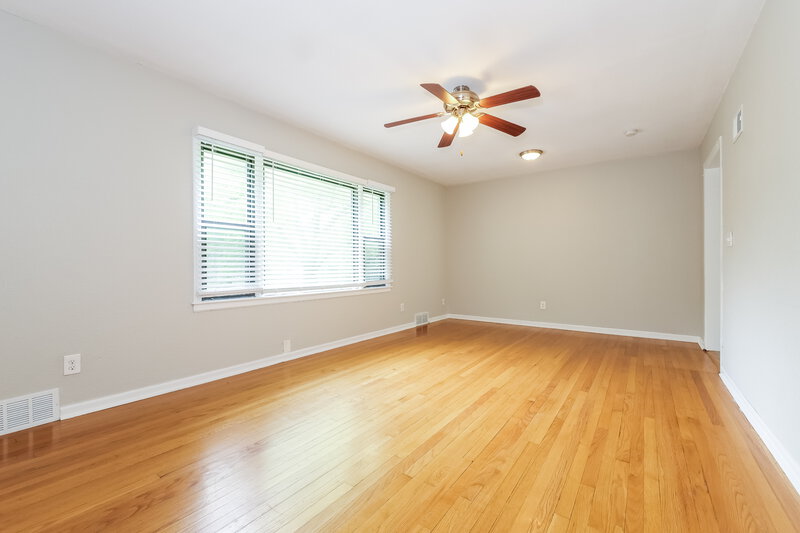 1,525/Mo, 6506 Farrow Ave Kansas City, KS 66104 Living Room View