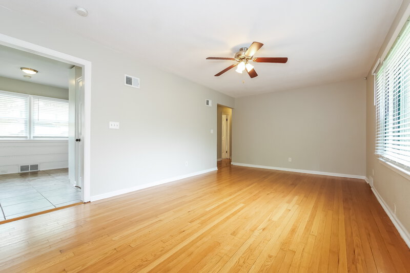1,525/Mo, 6506 Farrow Ave Kansas City, KS 66104 Living Room View 3