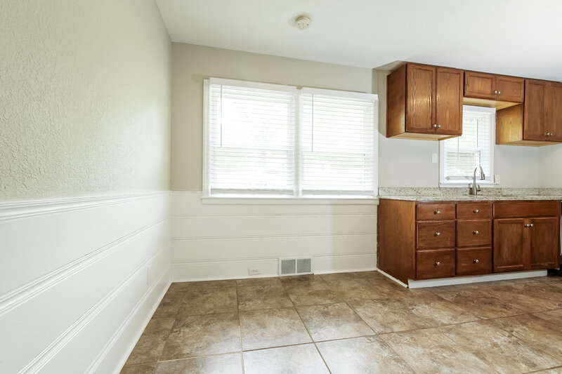 1,525/Mo, 6506 Farrow Ave Kansas City, KS 66104 Dining Room View