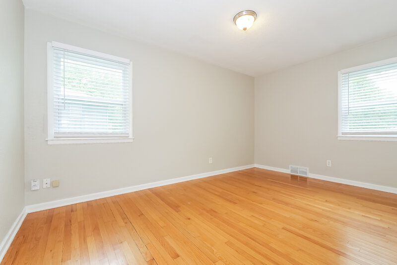 1,525/Mo, 6506 Farrow Ave Kansas City, KS 66104 Main Bedroom View