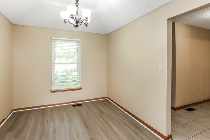 2,040/Mo, 102 Gilbert St Lansing, KS 66043 Dining Room View