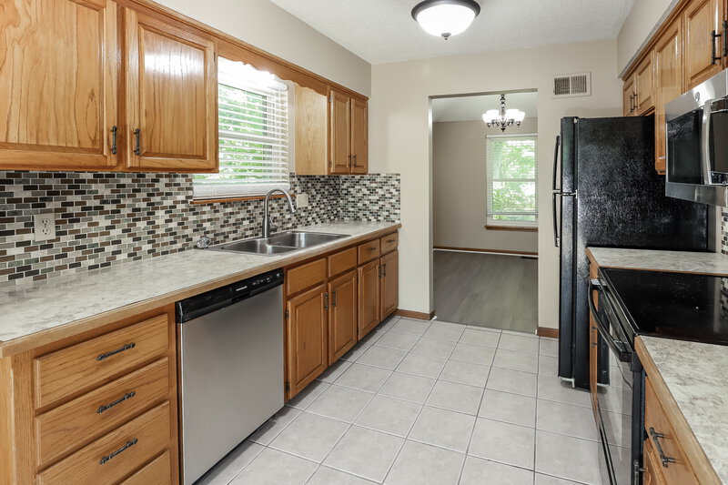 2,040/Mo, 102 Gilbert St Lansing, KS 66043 Kitchen View 2
