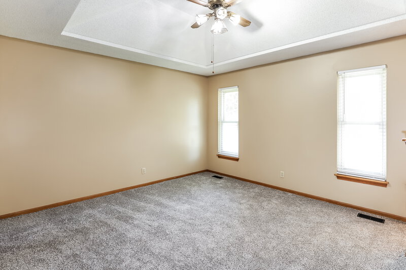 2,040/Mo, 102 Gilbert St Lansing, KS 66043 Main Bedroom View 2