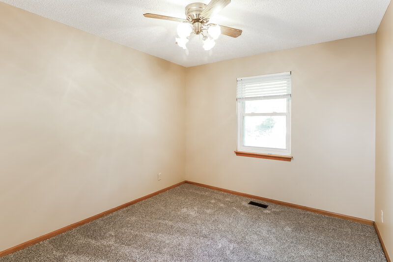 2,040/Mo, 102 Gilbert St Lansing, KS 66043 Bedroom View 2