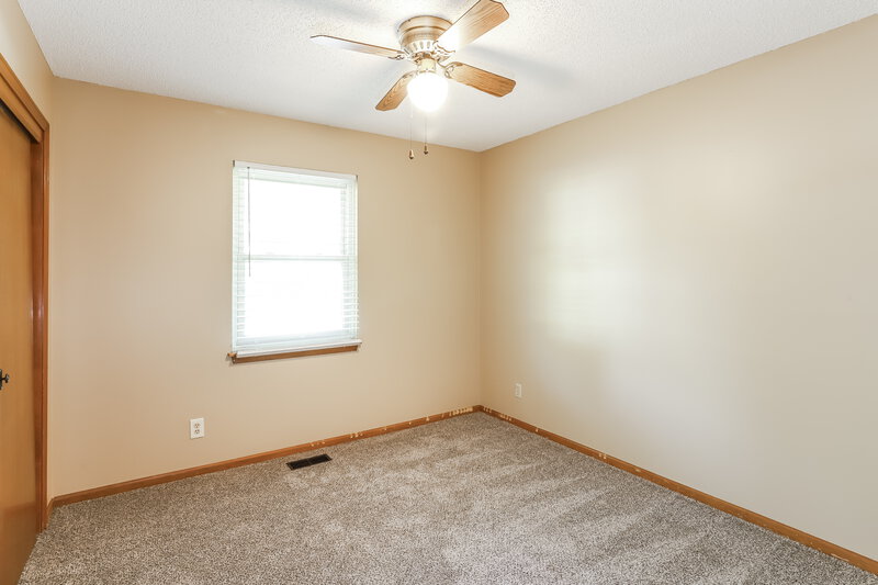 2,040/Mo, 102 Gilbert St Lansing, KS 66043 Bedroom View 3