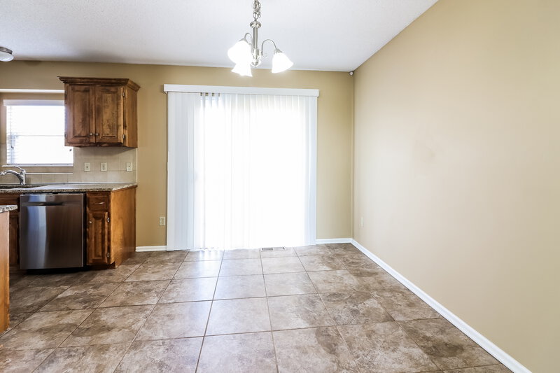 2,005/Mo, 1200 Silver Maple Dr Belton, MO 64012 Dining Room View