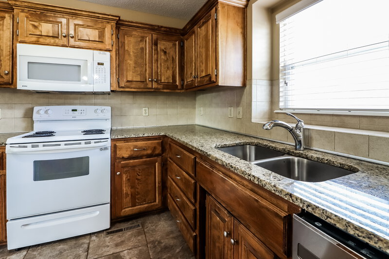 2,005/Mo, 1200 Silver Maple Dr Belton, MO 64012 Kitchen View 2