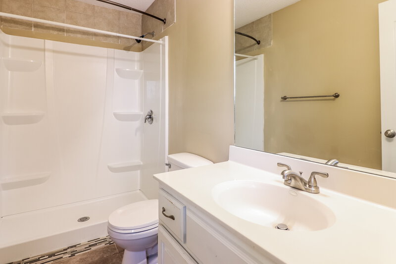 2,005/Mo, 1200 Silver Maple Dr Belton, MO 64012 Bathroom View