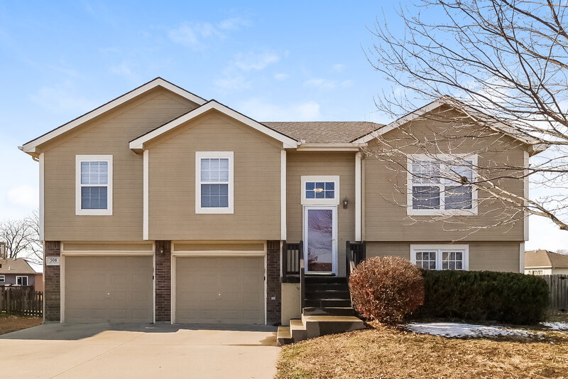 1,975/Mo, 508 Fall Creek Drive Belton, MO 64012 External View