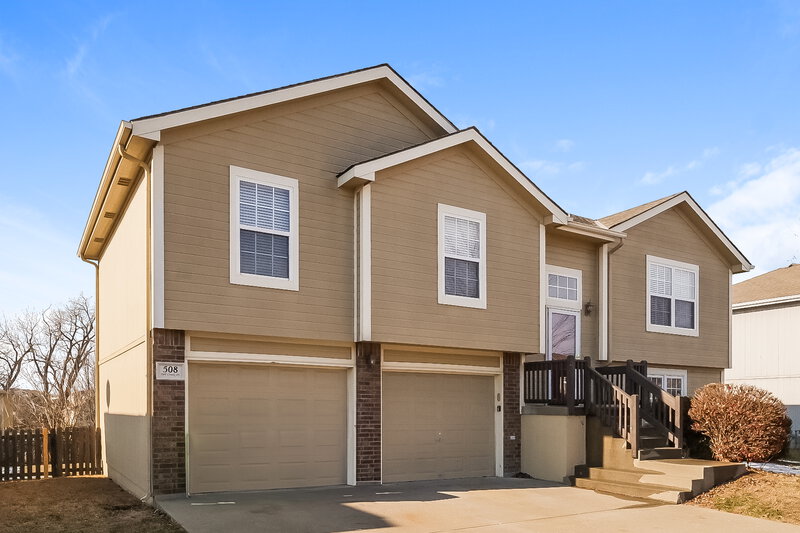 1,975/Mo, 508 Fall Creek Drive Belton, MO 64012 Front View