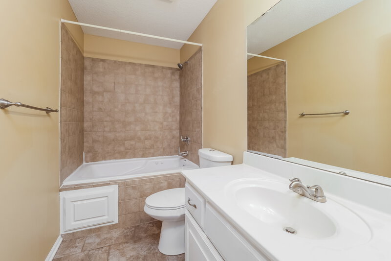 1,975/Mo, 508 Fall Creek Drive Belton, MO 64012 Bathroom View