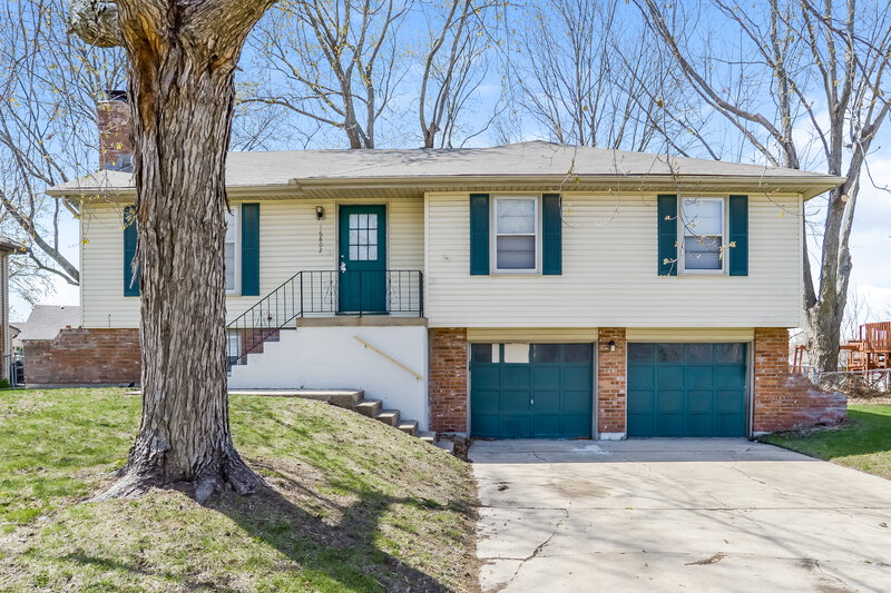 2,450/Mo, 16802 Hardee St Belton, MO 64012 External View