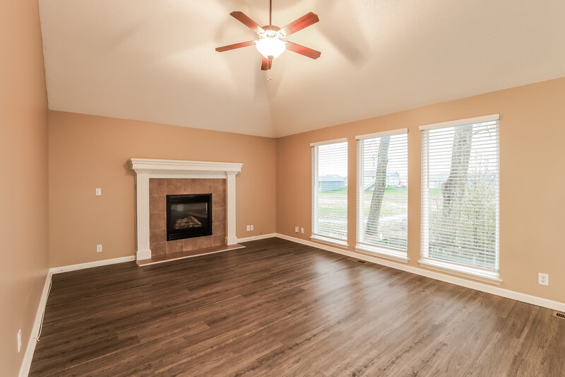 1,890/Mo, 512 Hibiscus Dr Belton, MO 64012 Living Room View