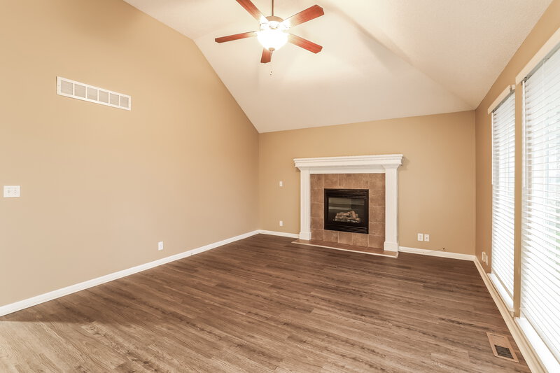 1,890/Mo, 512 Hibiscus Dr Belton, MO 64012 Living Room View 4