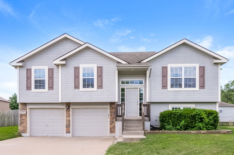 3,130/Mo, 1203 Fall Meadow Ln Belton, MO 64012 External View