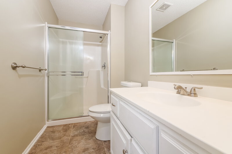 3,130/Mo, 1203 Fall Meadow Ln Belton, MO 64012 Main Bathroom View
