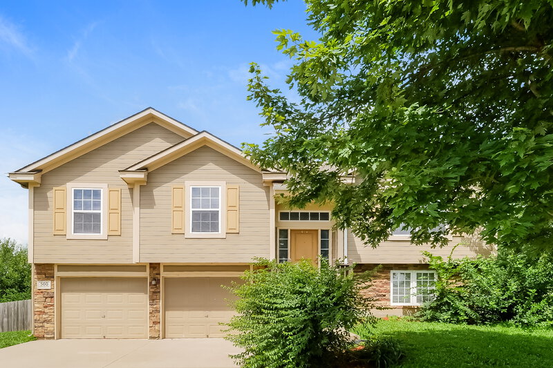1,995/Mo, 500 Hibiscus Dr Belton, MO 64012 External View