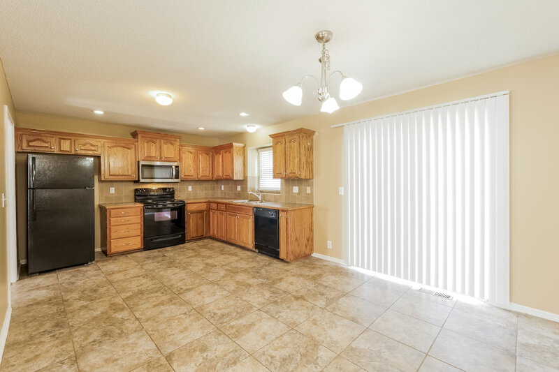 1,995/Mo, 500 Hibiscus Dr Belton, MO 64012 Dining Room View