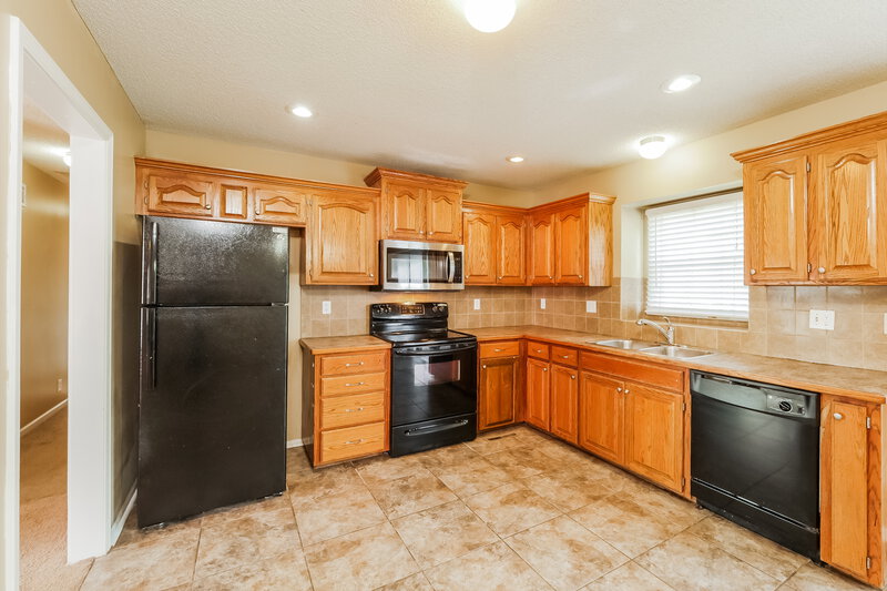 1,995/Mo, 500 Hibiscus Dr Belton, MO 64012 Kitchen View