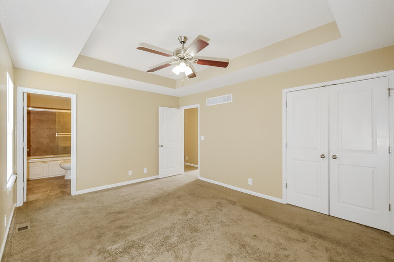 1,995/Mo, 500 Hibiscus Dr Belton, MO 64012 Main Bedroom View