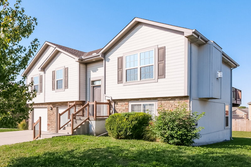 2,140/Mo, 704 Fall Creek Circle Belton, MO 64012 Front View