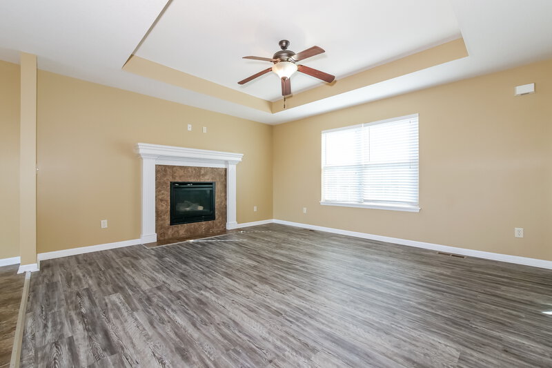 2,140/Mo, 704 Fall Creek Circle Belton, MO 64012 Living Room View