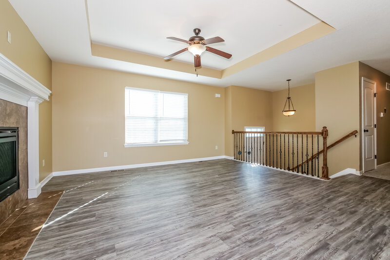 2,140/Mo, 704 Fall Creek Circle Belton, MO 64012 Living Room View 2