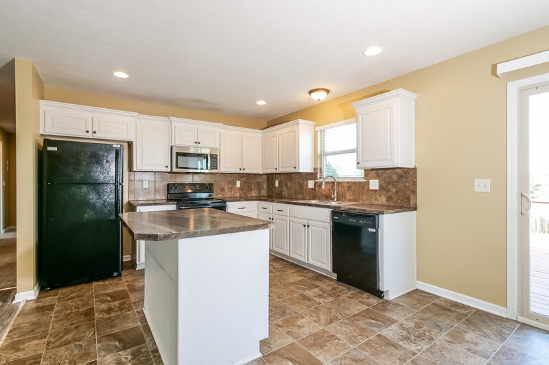 2,140/Mo, 704 Fall Creek Circle Belton, MO 64012 Kitchen View