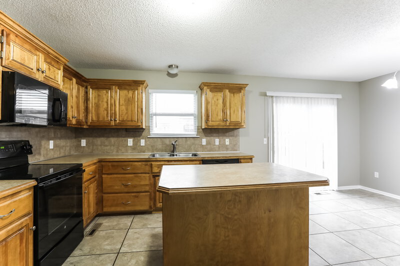 1,815/Mo, 601 Hibiscus Dr Belton, MO 64012 Kitchen View